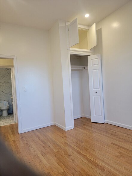 Building Photo - 446A Hancock St