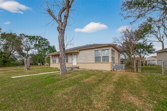 Building Photo - 1221 Parkway Dr