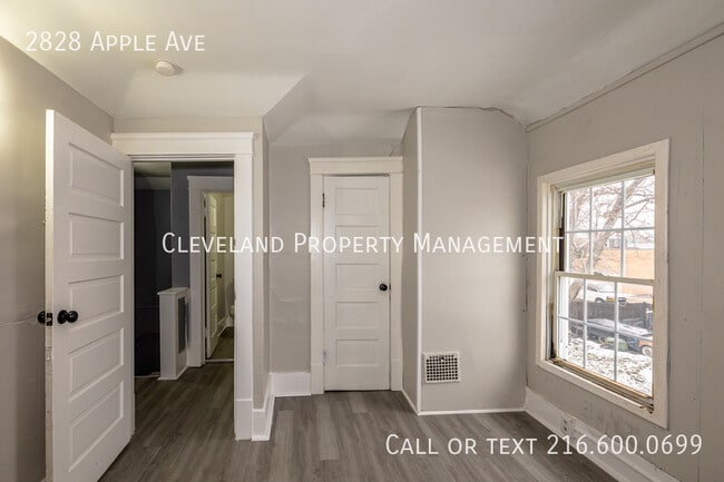 Building Photo - 2828 Apple Ave