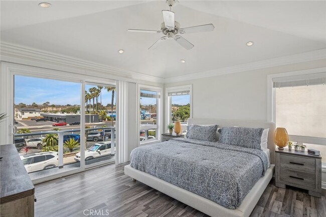 Building Photo - 6111 Seashore Dr