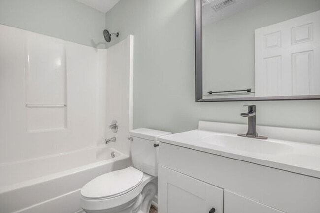 Building Photo - 3 Bedroom, 2 Bath with Home Office
