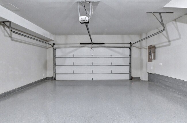 Building Photo - 4655 White St