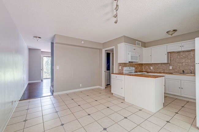 Building Photo - Sanctuary Near Downtown Nashville (MOVE IN SPECIAL!)