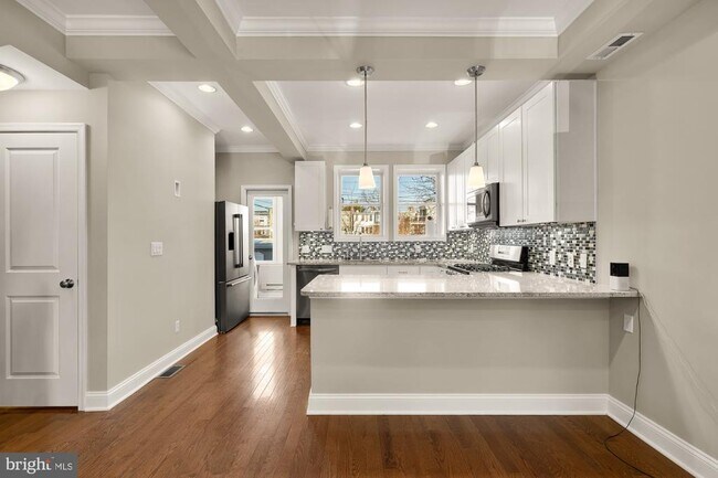 Building Photo - 912 I St NE