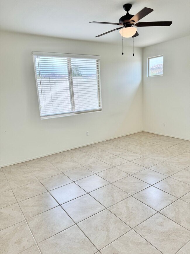 Building Photo - Beautiful 3 Bedroom 2 Bath Single Level Newer Built Home In Litchfield Park! Has Solar!