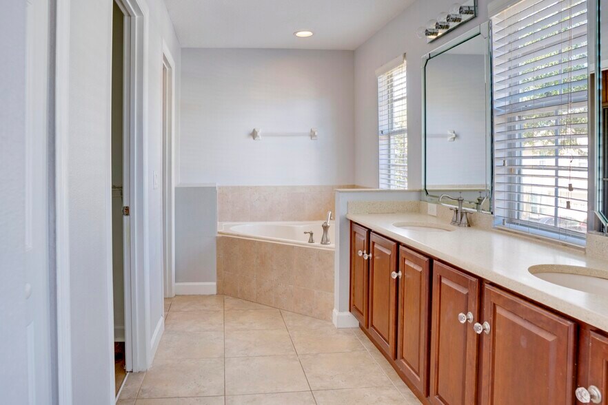 Building Photo - 3528 Sanctuary Dr