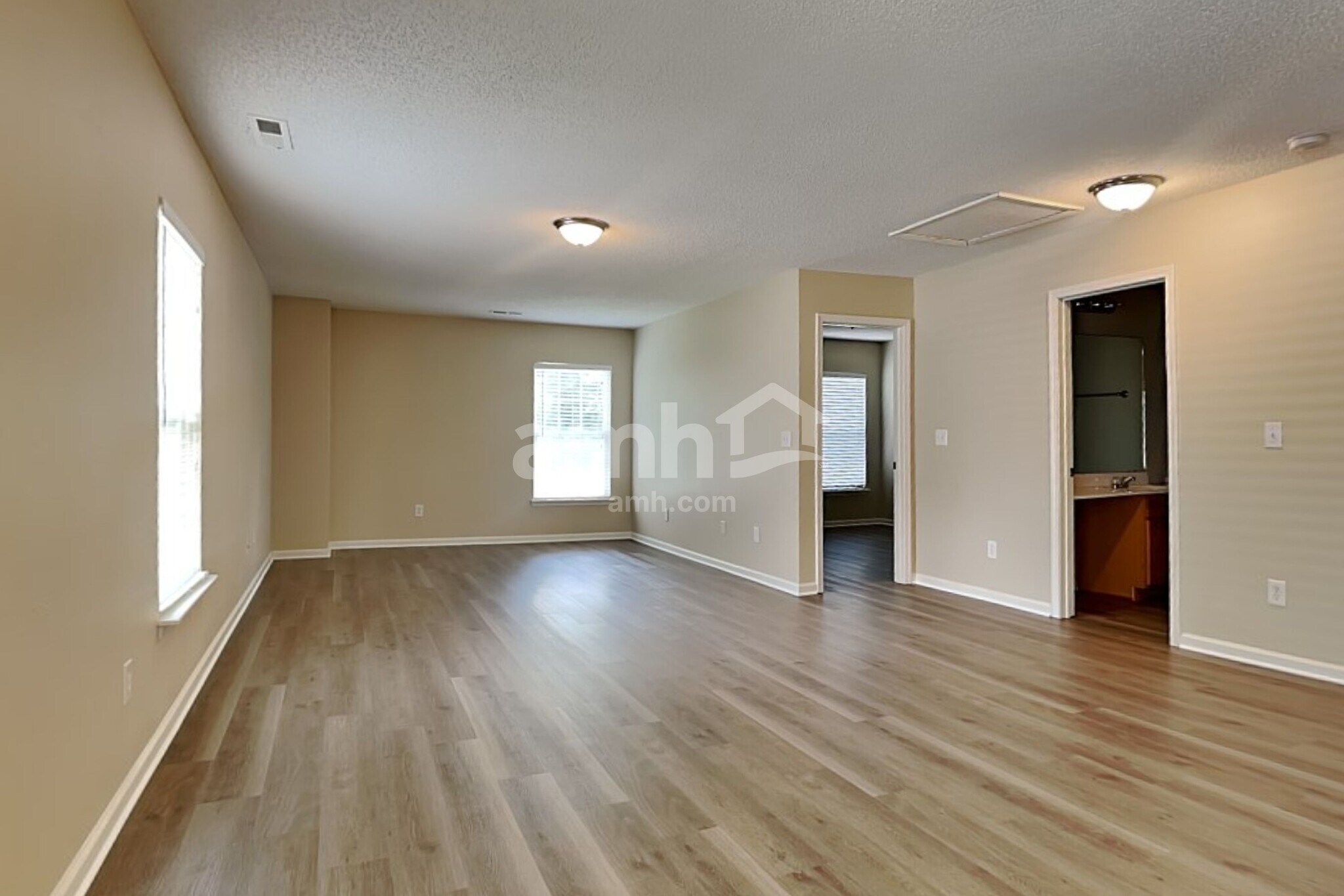 Building Photo - 5013 Springdale Dr