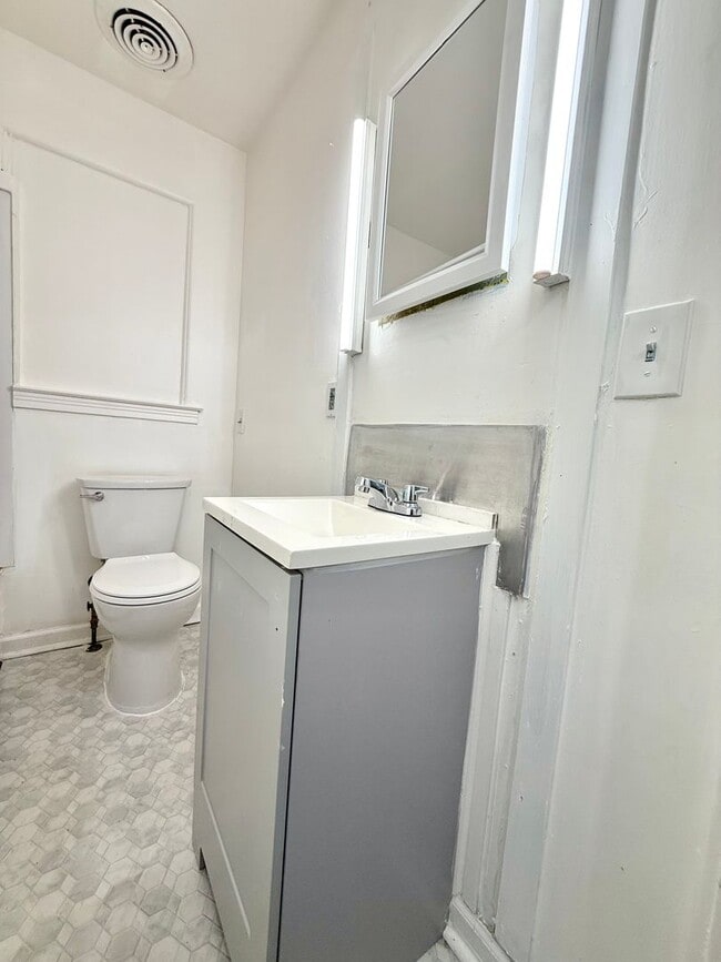 Building Photo - Three Bedroom Home in Muskegon