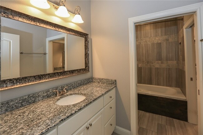 Building Photo - 2007 S Dixieland Rd