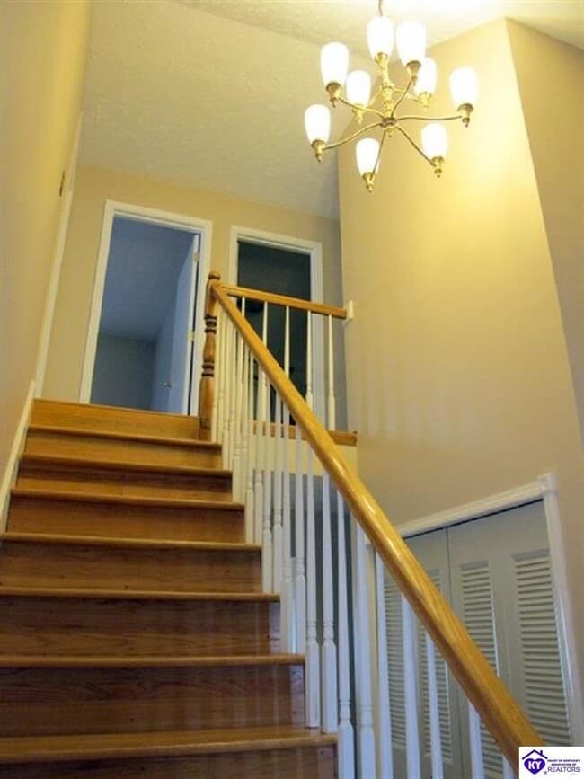 Building Photo - 927 Woods Hollow Dr