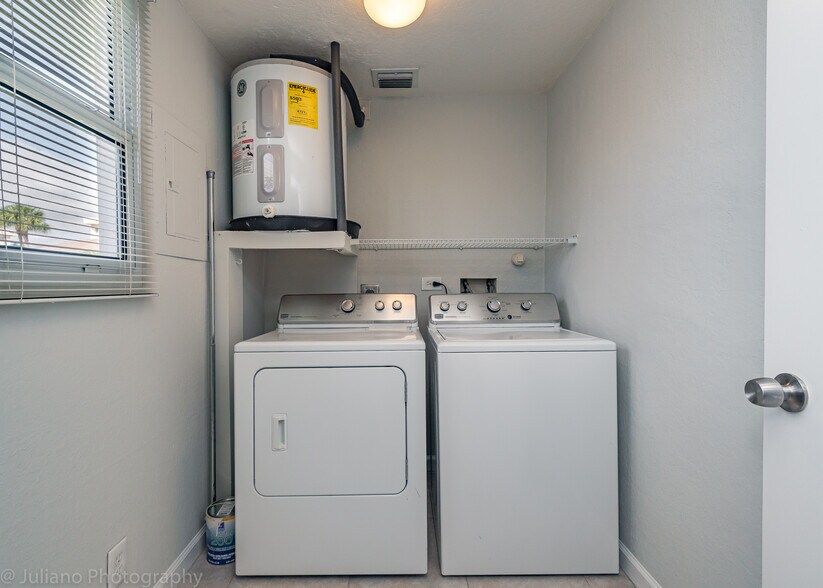 Building Photo - 101 SW 2nd Ave