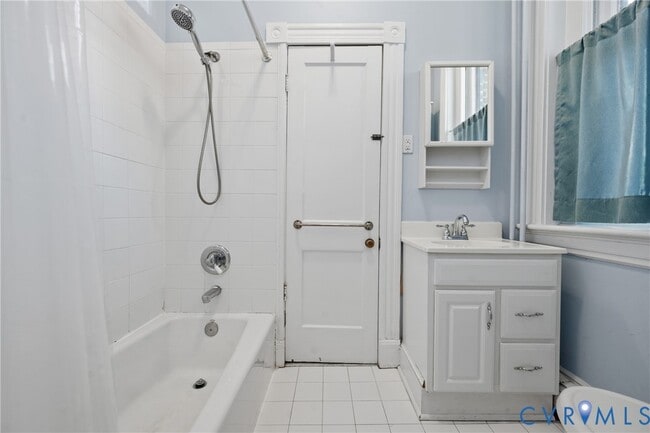 Building Photo - 1527 Grove Ave