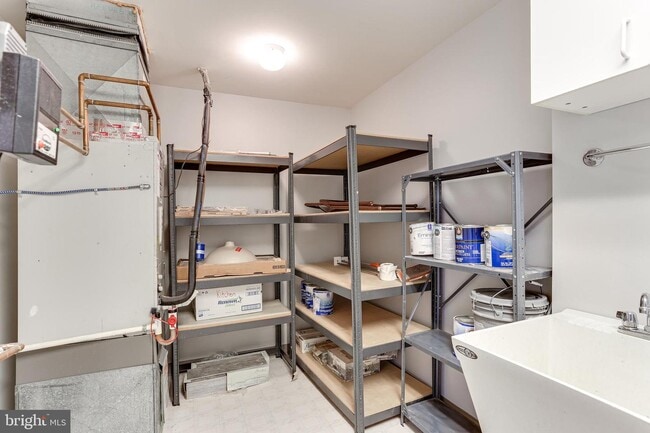 Building Photo - 31 Lambourne Rd