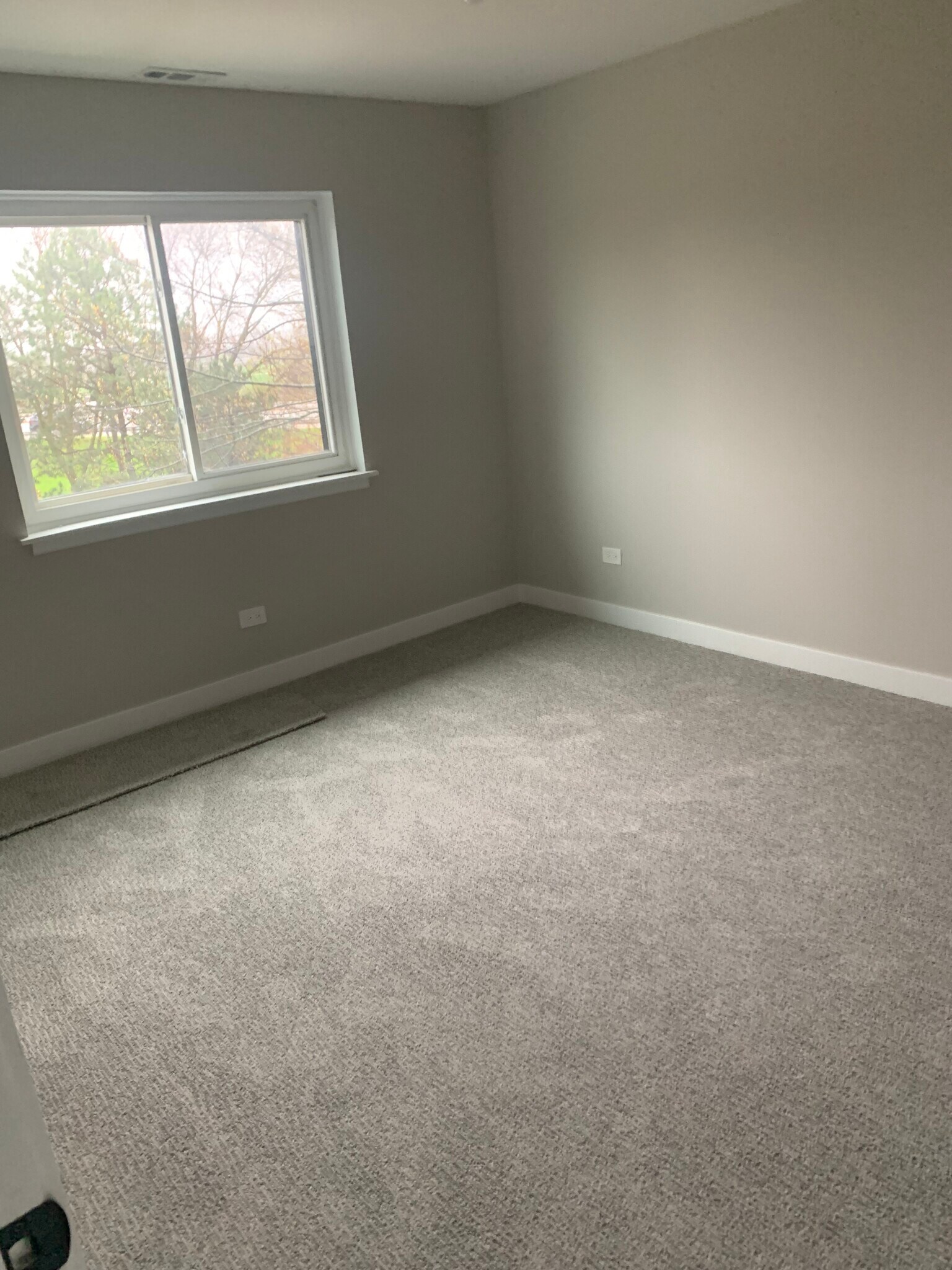 Building Photo - 1002 Castilian Ct
