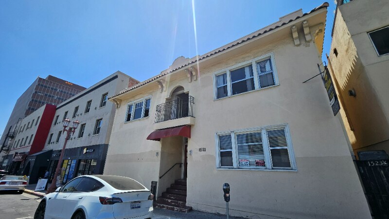 Building Photo - 1521 Wilcox Ave