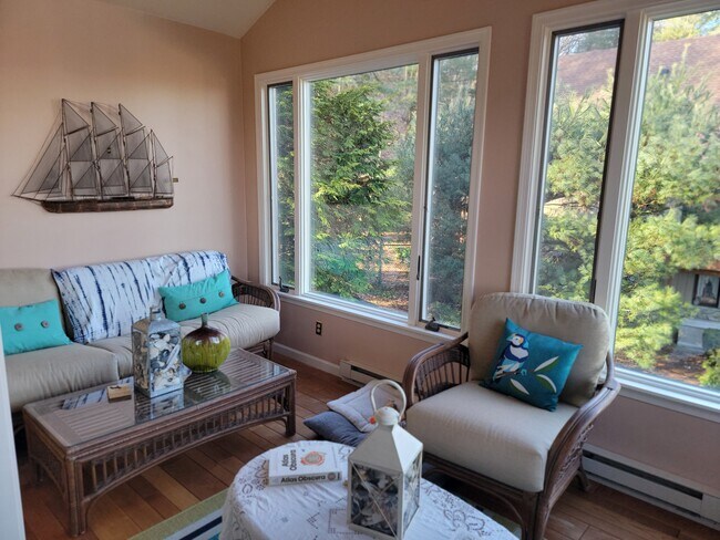 Sun Room - 310 4th St