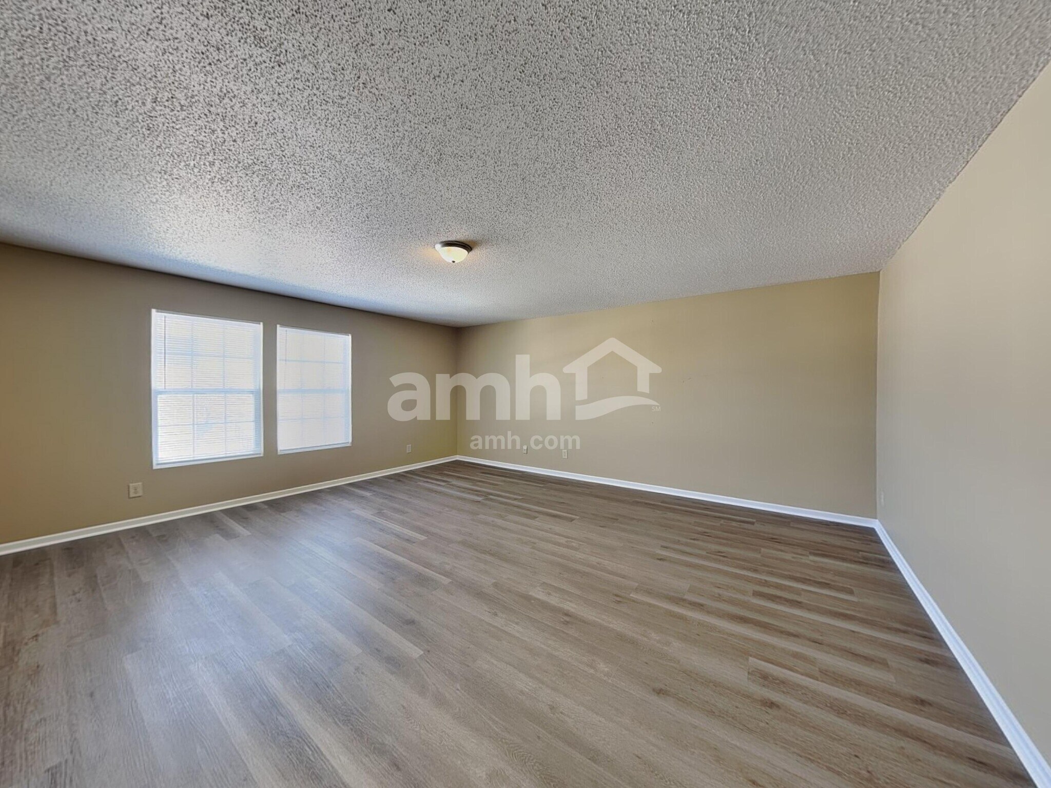 Building Photo - 990 Brookhaven Dr