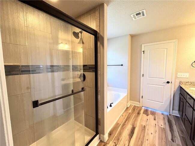 Building Photo - 4300 SW Limestone Ave