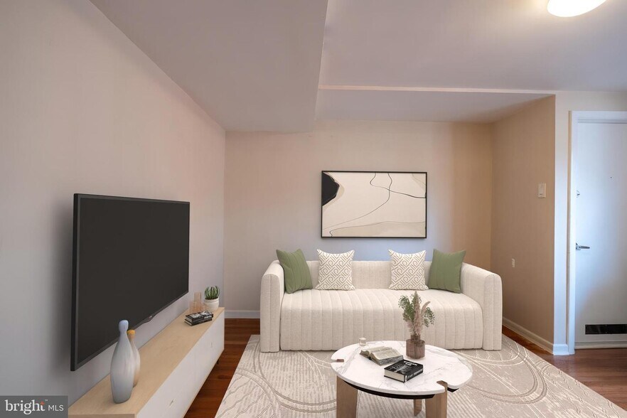 Building Photo - 1736 Pine St