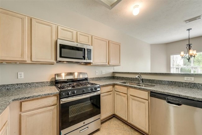 Building Photo - Beautifully updated two-story home in the ...