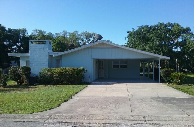Building Photo - 3 Bedroom 2 Bath in Eustis for Rent!
