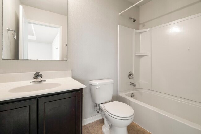 Building Photo - 914 Canyon Hill Ln