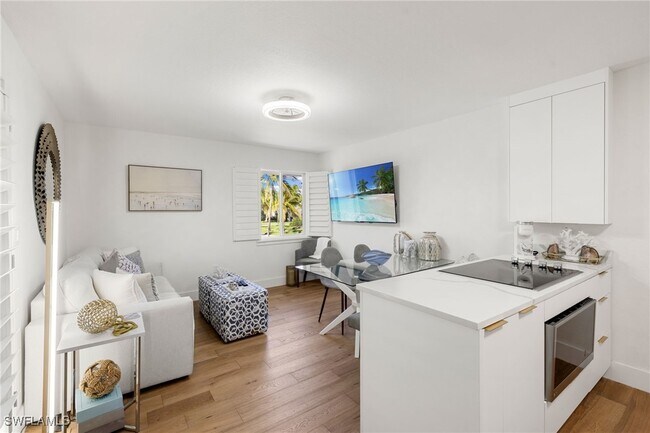 Building Photo - 175 5th Ave S