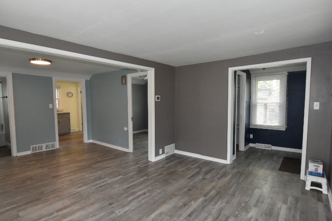 Building Photo - 817 S Prairie Ave