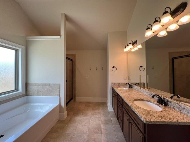 Building Photo - 5665 Winding Lakes Dr