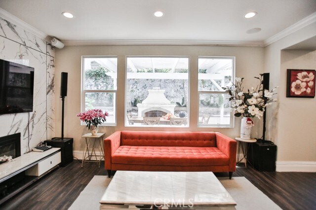 Building Photo - 5326 Charlotta Dr