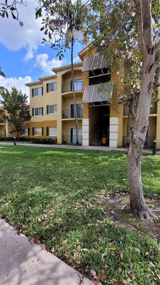 Building Photo - 7280 NW 114th Ave