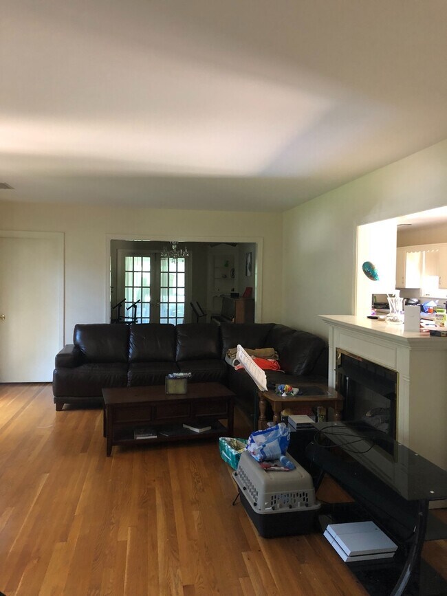 Building Photo - 2819 White Oak Dr