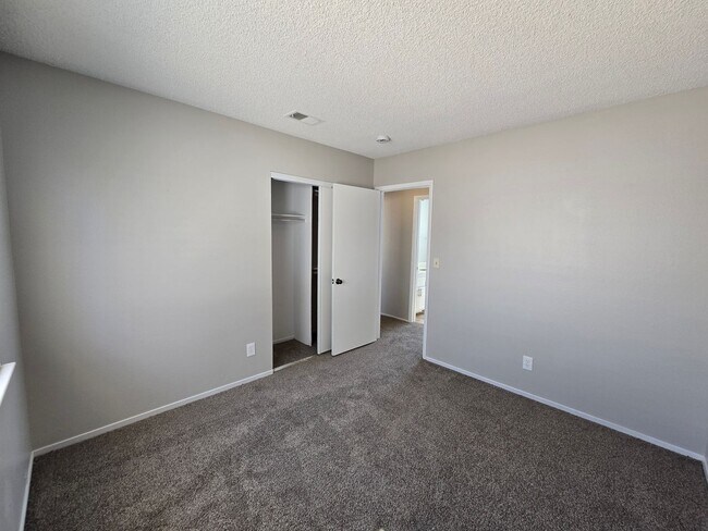 Building Photo - 2252 Welsey Manor Dr