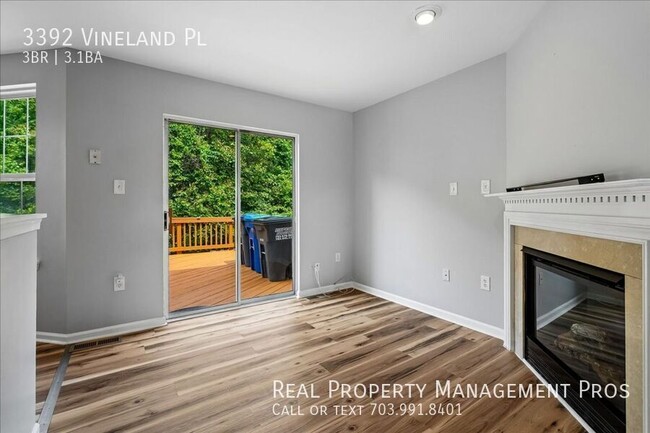 Building Photo - 3392 Vineland Pl