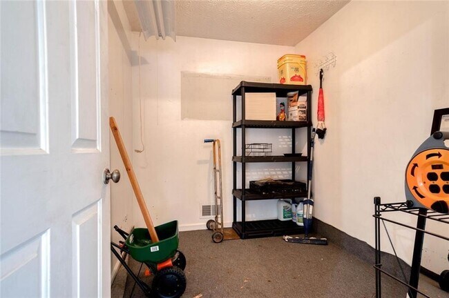 Building Photo - 1049 Seven Springs Cir NE
