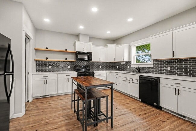 Building Photo - 2818 N 45th St