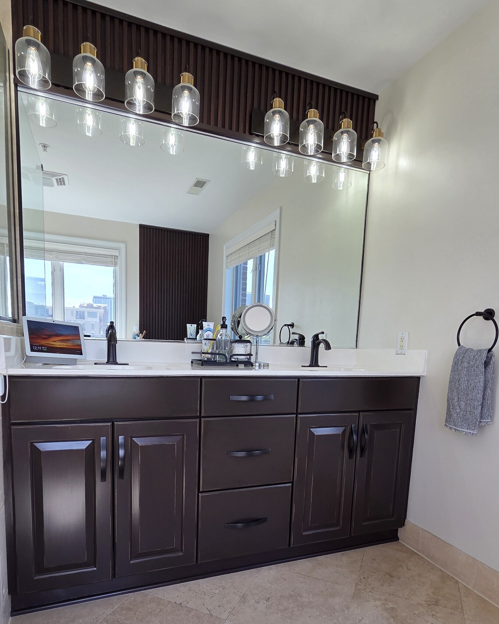 Building Photo - 1515 N Van Buren St