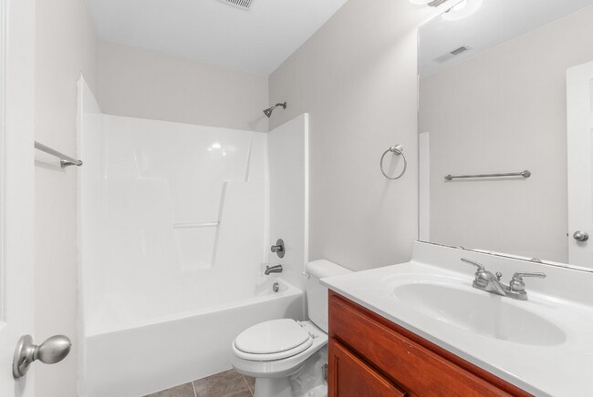 Building Photo - 131 Cherry Grove Dr