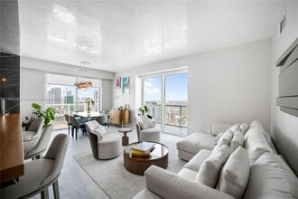 Building Photo - 1900 N Bayshore Dr