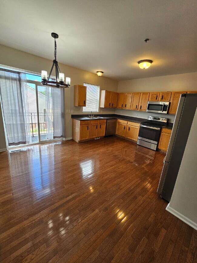 Building Photo - 3-Level Condo in Prime Sterling Heights Location. 2 Bed, 2 Full Bath, 2 Half Baths | 2-Car Garage...