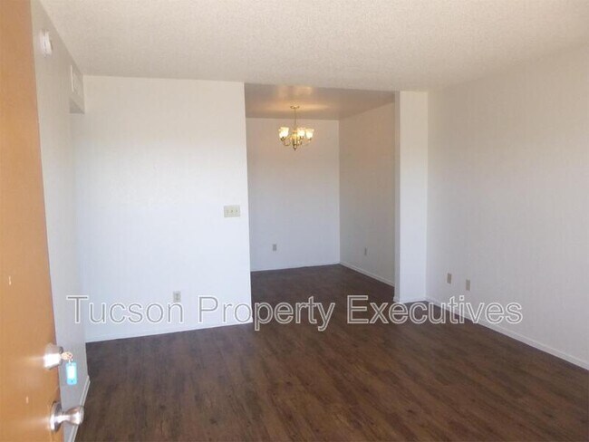 Building Photo - 660 S Tucson Blvd