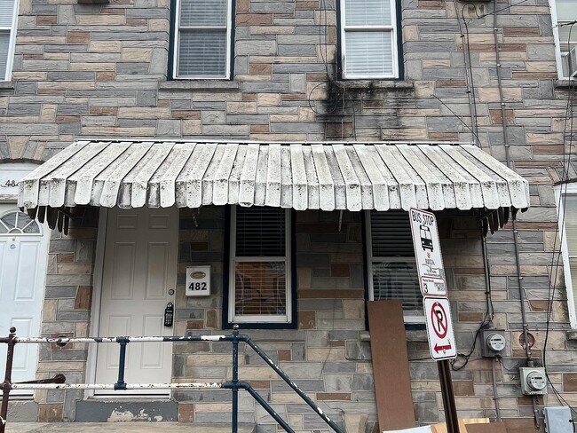 Building Photo - 482 New Dorwart St