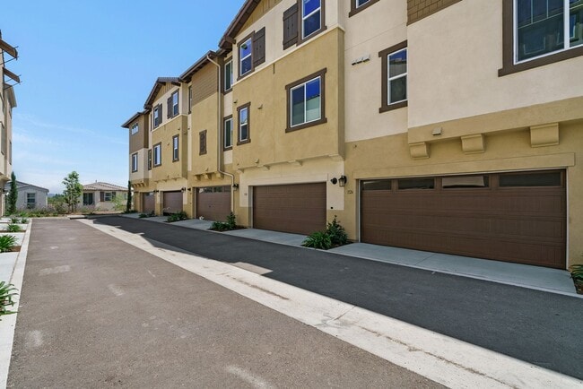 Building Photo - 4 bedroom - Pacific Ridge in Oceanside
