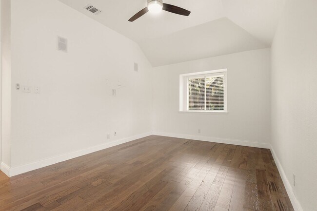 Building Photo - 24 Inwood Manor