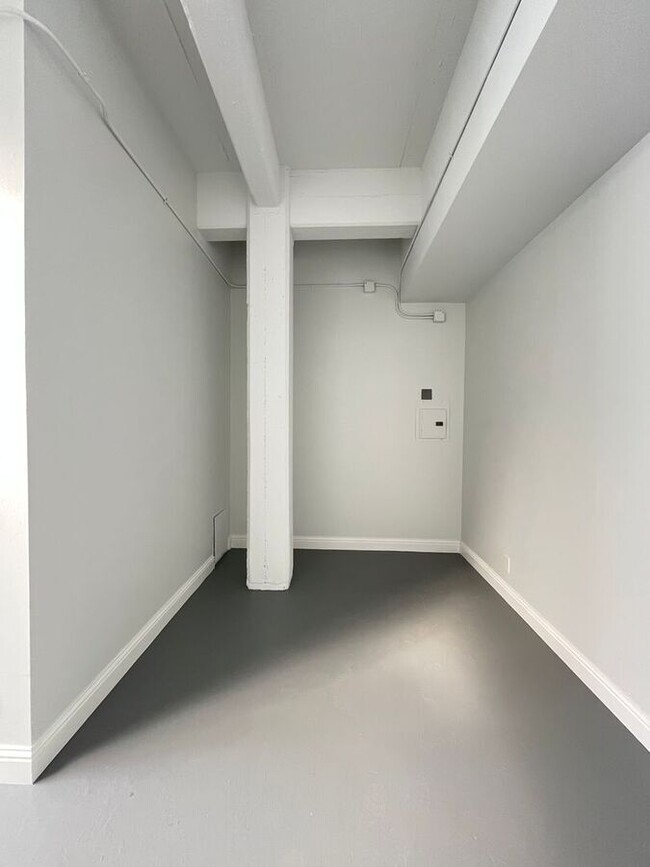 Building Photo - 1341 58th Ave