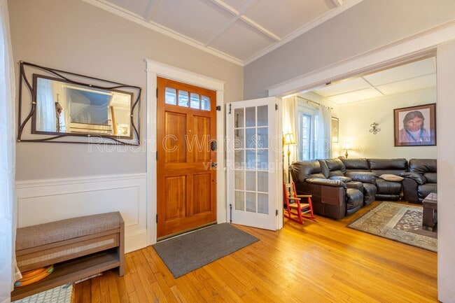 Building Photo - 139 Grove St