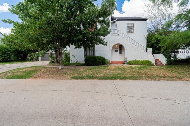 Building Photo - 1824 Carey Pl