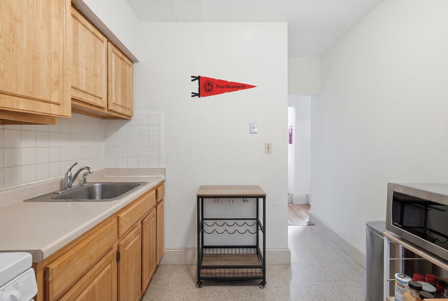 Building Photo - 1464 Tremont St