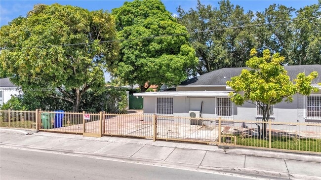 Building Photo - 555 SW 67th Ave