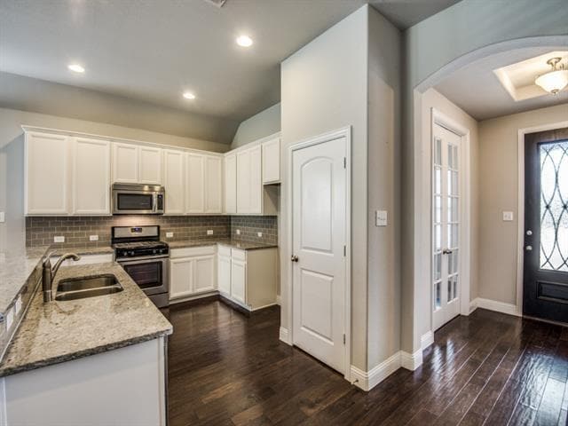 Building Photo - 812 Llano Falls Dr